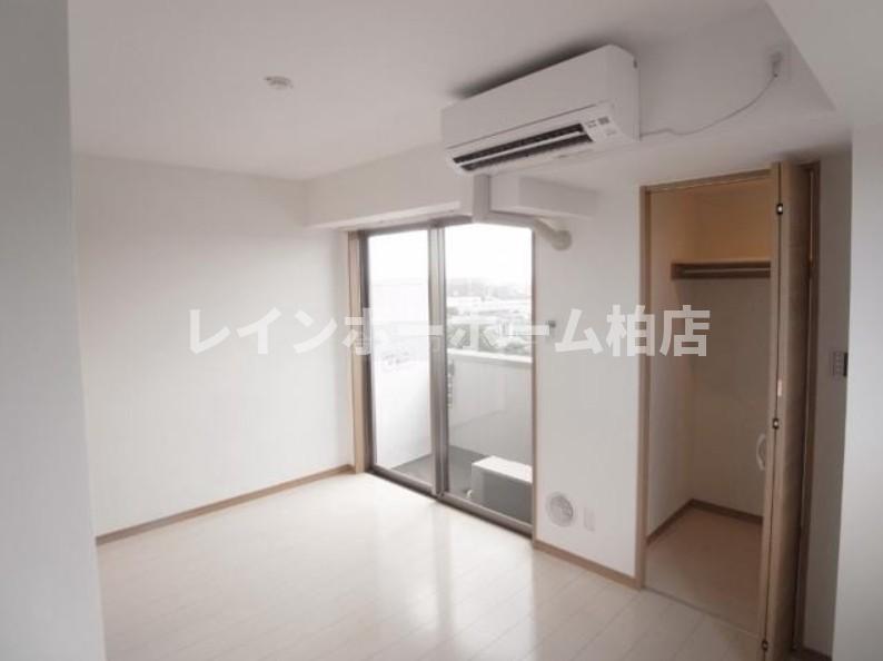 その他設備　エアコンとDKの収納です