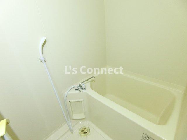 バス・シャワールーム　給湯式のお風呂。