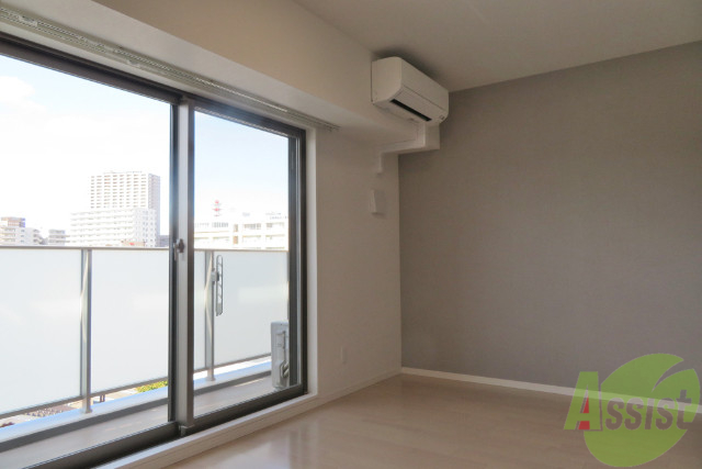 居室・リビング　清潔感もあり、開放感が溢れるお部屋ですね