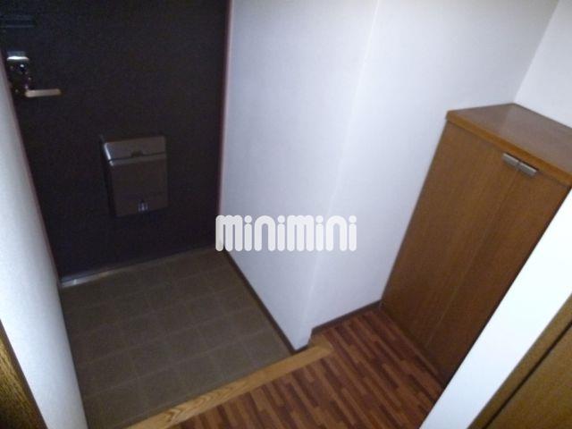 玄関　下駄箱も付いてます！！