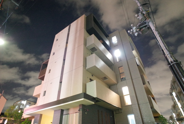 建物外観　夜に撮影しました