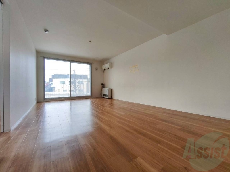 居室・リビング　広くてキレイなお部屋が広がっていて、充実した生活が送れそう。