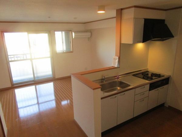 居室・リビング　※同物件別室※