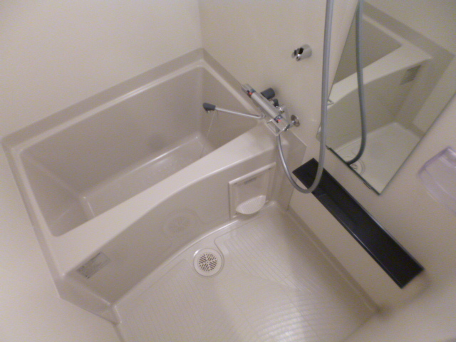 バス・シャワールーム　浴槽が大きくゆったり浸かれます