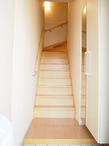 玄関　別号室の写真となります