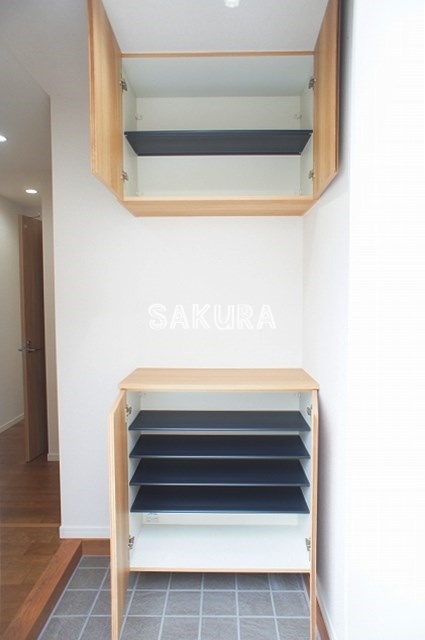 玄関　収納豊富なシューズボックスです♪