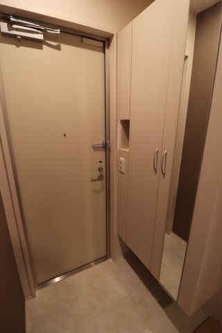 玄関　反転タイプの写真になります