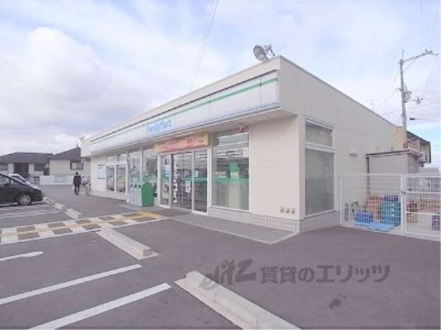 コンビニ　ファミリーマート伊勢田北山店（コンビニ）まで600m