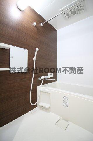 バス・シャワールーム　コンパクトで使いやすいお風呂です