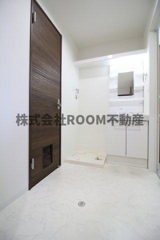 洗面設備　ゆったりとスペースのある洗面所