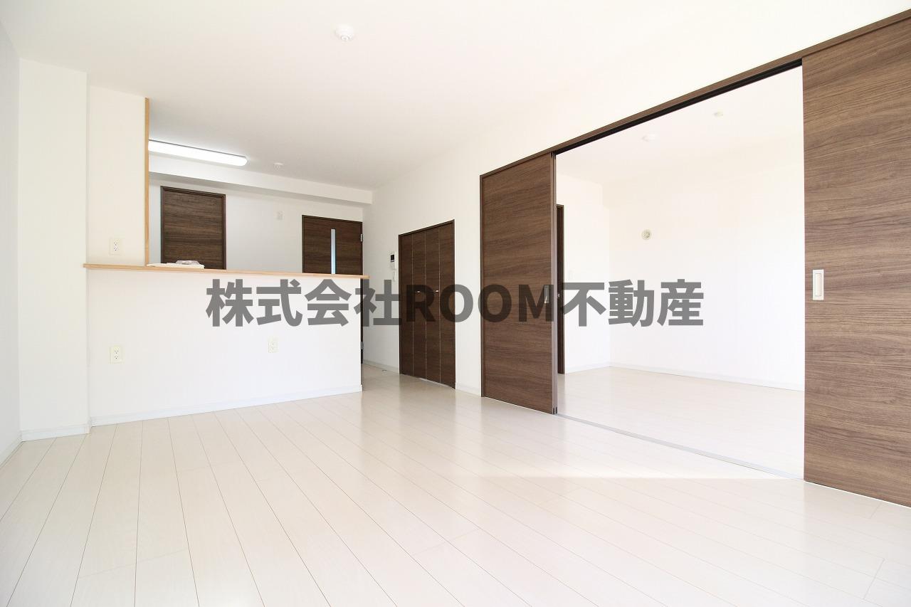 居室・リビング　こちらのリビングで趣味の時間をお楽しみください