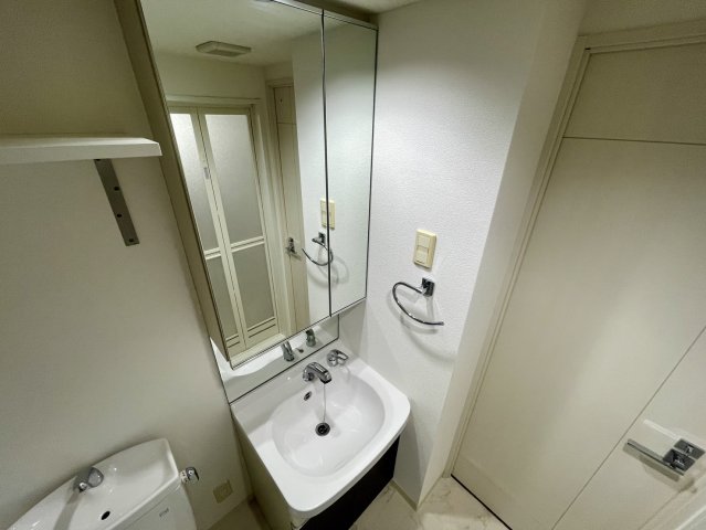 洗面設備　同物件別部屋写真