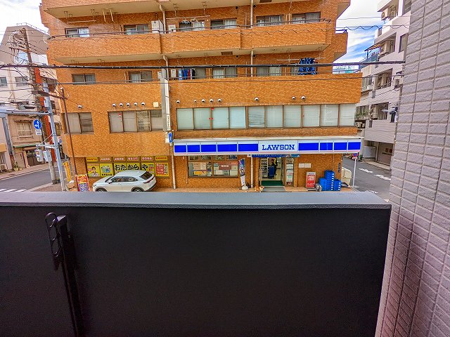 コンビニ　ローソン台東三丁目店（コンビニ）まで68m