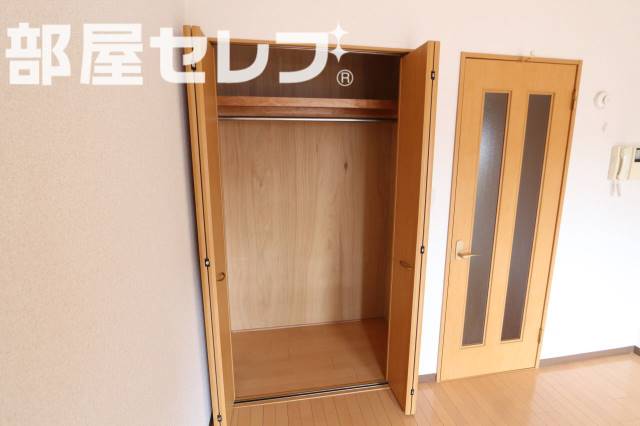 収納　３０２号室の写真になります。