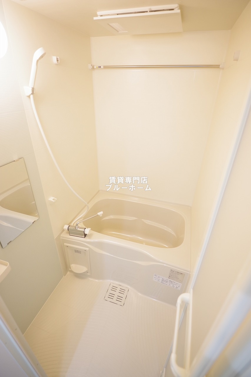バス・シャワールーム　お風呂は浴室乾燥機付き！