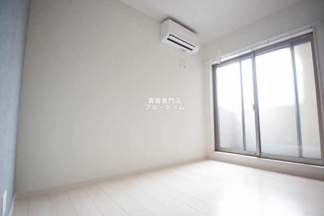 その他部屋・スペース　南西向きの明るい洋室！