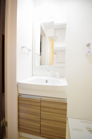 洗面設備　洗面所も収納豊富！