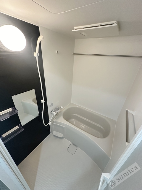 バス・シャワールーム　浴室暖房乾燥機付きバスルームです♪