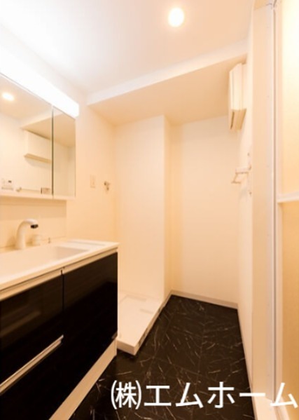 洗面設備　脱衣所　シャンプードレッサー　室内洗濯機置き場