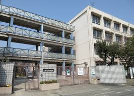 中学校　尼崎市立小園中学校（中学校）まで888m