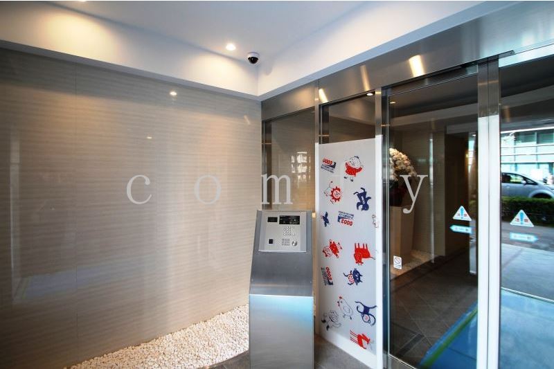 エントランス　オートロック付きエントランス