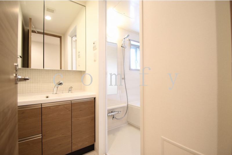 洗面設備　お洒落な洗面台