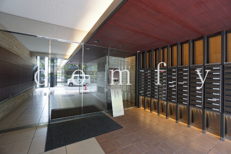 エントランス　オートロック付きエントランス