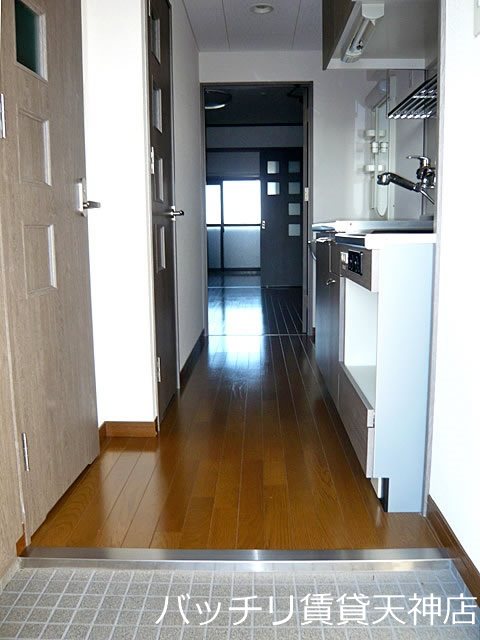 玄関　別号室写真の為現況を優先致します。