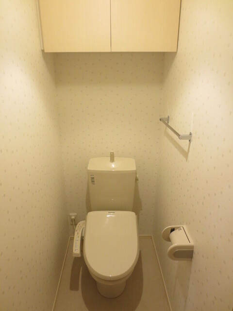 トイレ　１０５　温水洗浄暖房便座トイレ