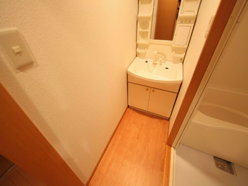 洗面設備　脱衣所　独立洗面台付（シャンプードレッサー付）