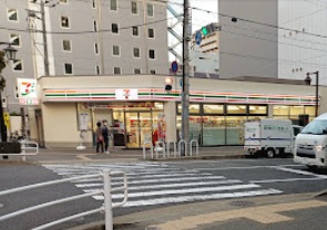コンビニ　セブンーイレブン　神戸磯上通4丁目店（コンビニ）まで151m