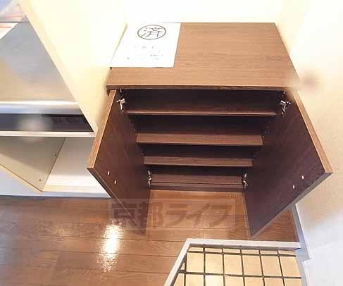 玄関　下駄箱があると玄関も広く使えますね