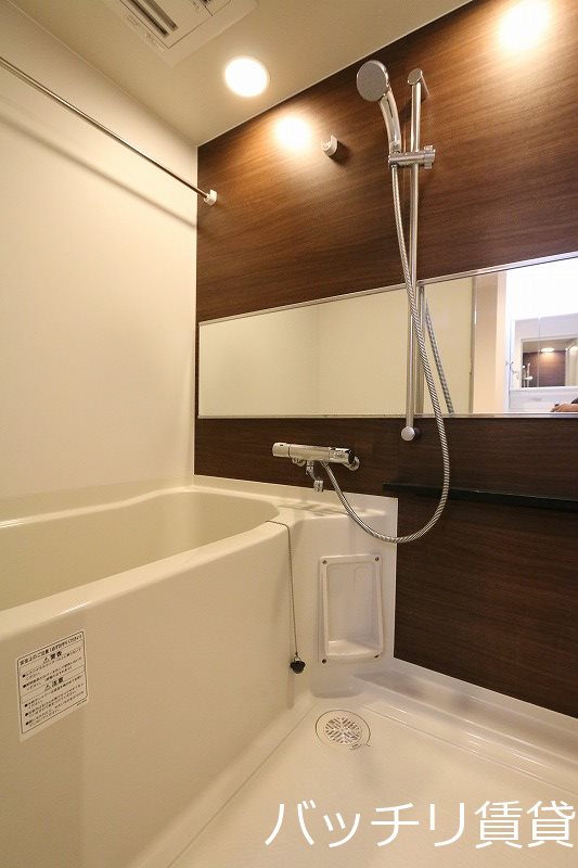 バス・シャワールーム　画像は別号室タイプの為、現状を優先いたします