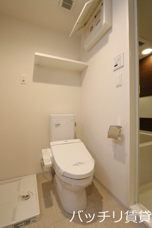 トイレ　画像は別号室タイプの為、現状を優先いたします