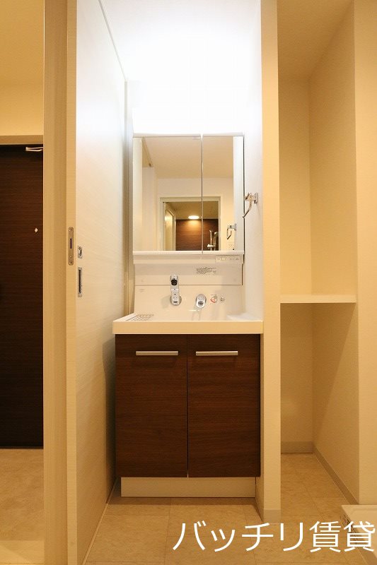 洗面設備　画像は別号室タイプの為、現状を優先いたします