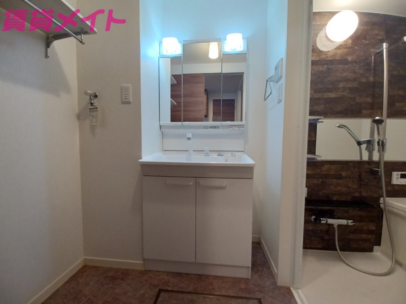 洗面設備　別部屋写真参照。現状優先になります。