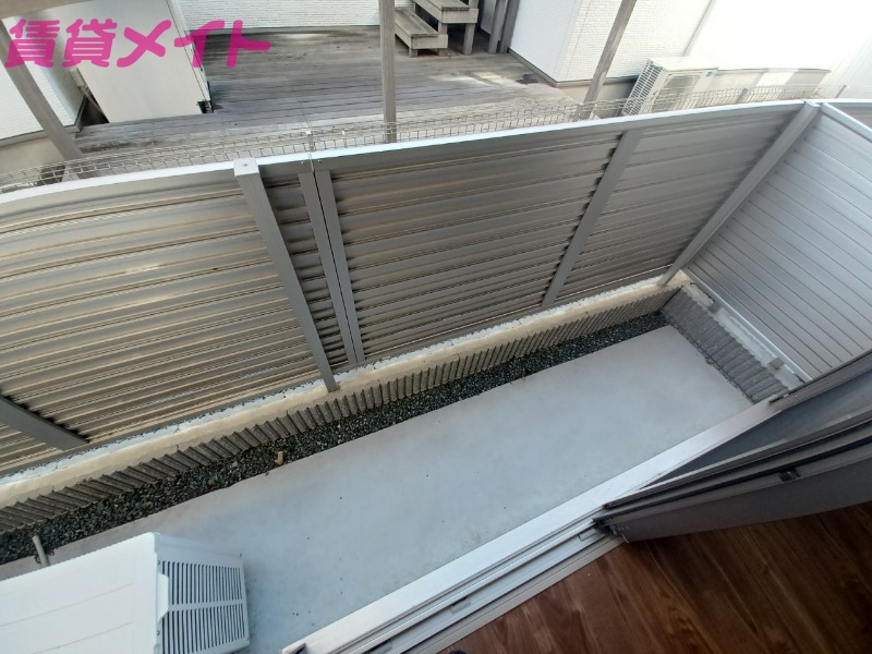 バルコニー　別部屋写真参照。現状優先になります。