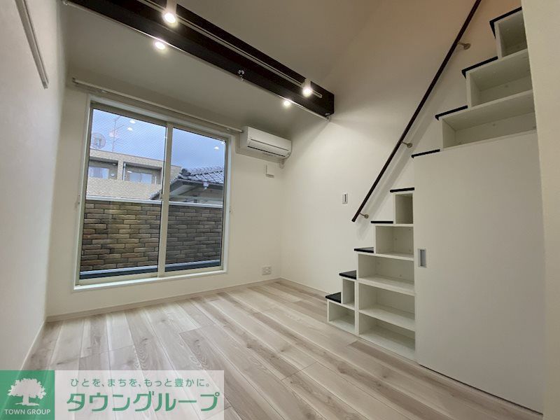 居室・リビング　天井が高く開放感があります！