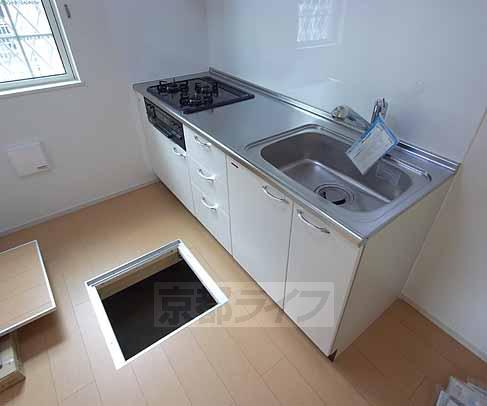 キッチン　３口ガスコンロ付きのキッチンです。