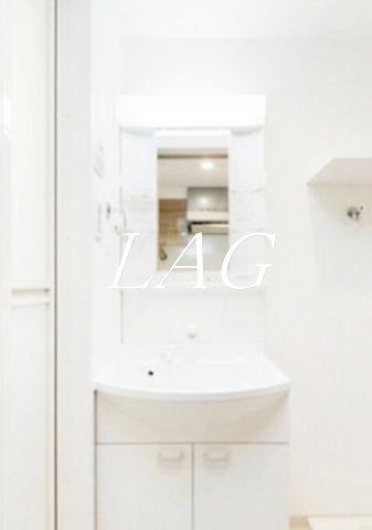 洗面設備　独立洗面台になります。