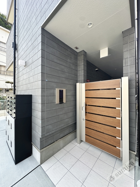 エントランス　オートロック完備で部外者シャットアウト♪