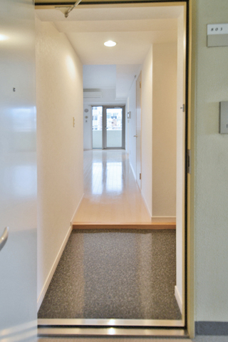 玄関　靴の着脱がしやすい広い玄関です♪