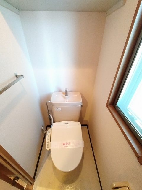 トイレ　温水洗浄便座付きのトイレ