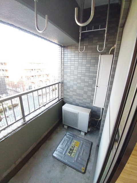 バルコニー　外に洗濯物が干せます