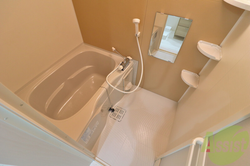 バス・シャワールーム　適度に広い浴室