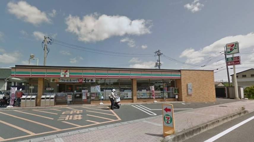 コンビニ　セブンイレブン（コンビニ）まで1090m