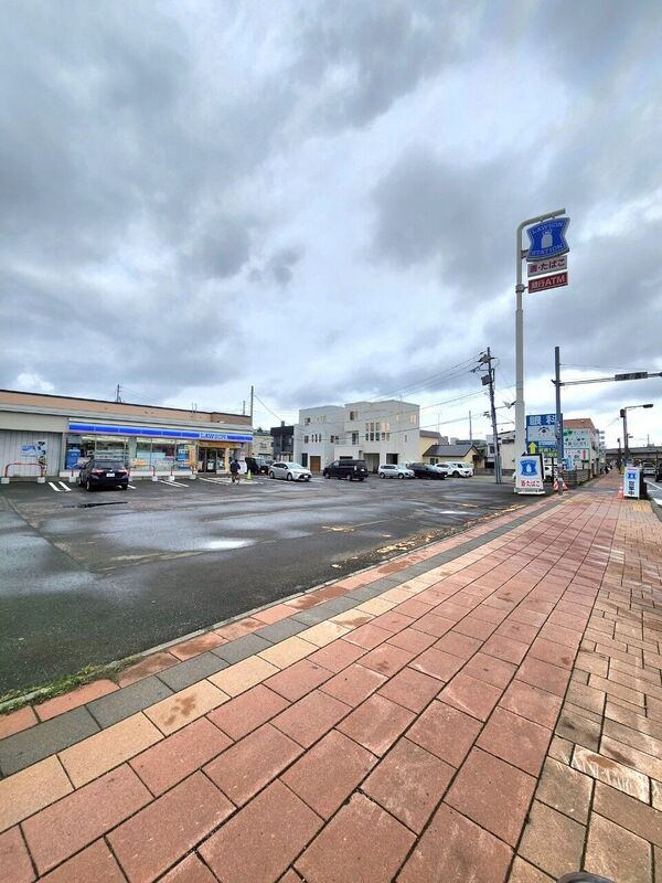 コンビニ　ローソン札幌八軒7条店（コンビニ）まで3631m