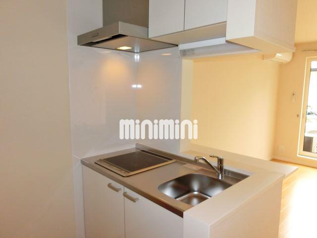 キッチン　システムキッチン付きです。