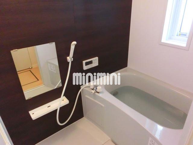 バス・シャワールーム　追焚、浴室乾燥機つきのお風呂です。