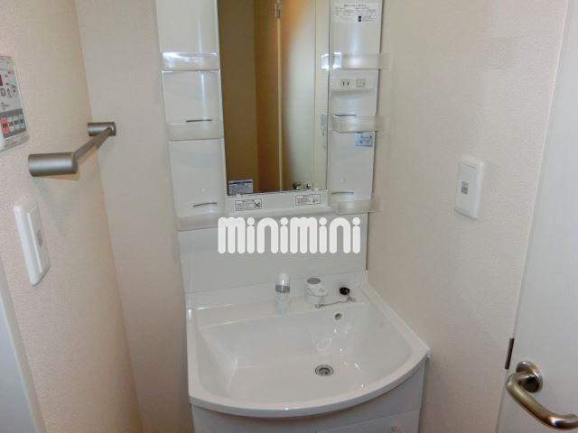 洗面設備　忙しい朝に嬉しい独立洗面台付きです。